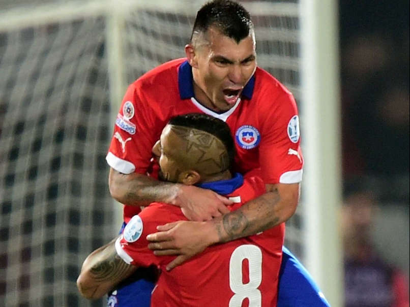 gary-medel-and-arturo-vidal-chile