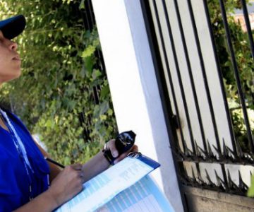Una familia dejó un particular cartel a la entrada en su casa el día del Censo