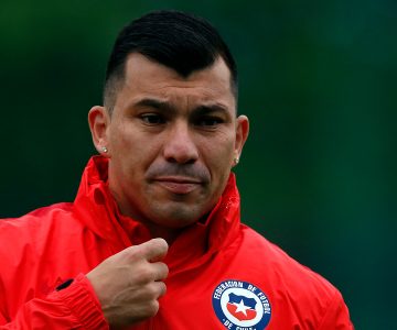 El enojo de Gary Medel en la grabación de su primer comercial en Turquía