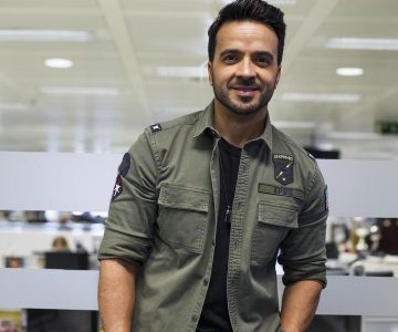 Luis Fonsi sorprende con cambio de look en pleno programa de televisión