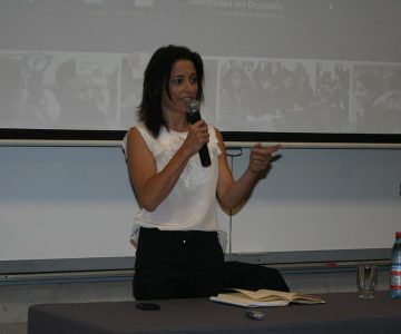 Constanza Santa María protagonizó divertido chascarro en vivo