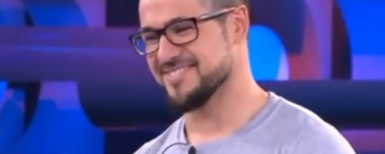 Concursante tenía la respuesta en su polera y se equivocó