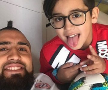 Hijo de Vidal se va de tarro y “bromea” con el futuro equipo de su papá