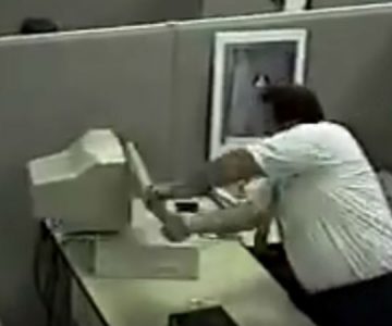 “Un mal día en la oficina”: La firme que esconde uno de los primeros virales de Internet