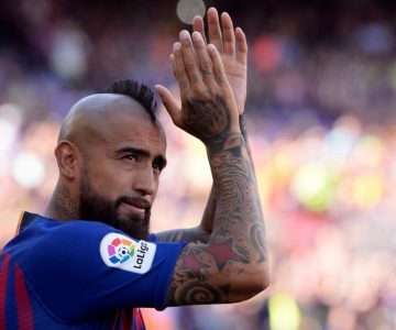 Rey Arturo saca aplausos con gesto que tuvo con brocacochis fanáticos del Barça