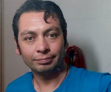 Ingenioso profe chileno se vuelve viral por sus memes hechos a mano