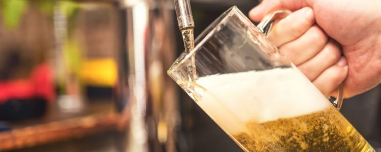 Hombre de fe vivirá a pura cerveza por 46 días para honrar a Jesús