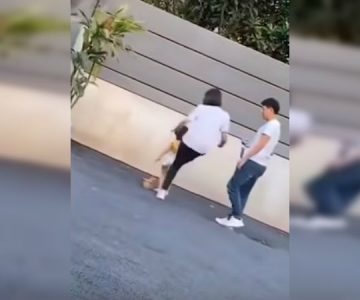 «Rara vez golpeo a mi hija»: la insólita respuesta de perla que grabaron pateando a retoña de 3 años