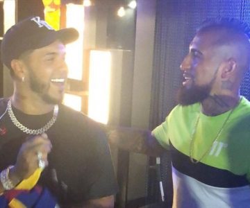 En Instagram Arturo Vidal mostró su encuentro con Anuel AA y Karol G