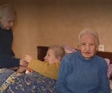 Mujer le donó 1.9 millones a abuelitas que llevaban cinco meses sin agua