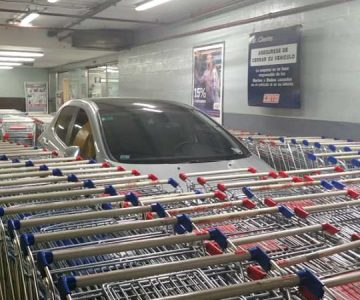 La lección que le dieron a argentino que estacionó mal su auto en un supermercado
