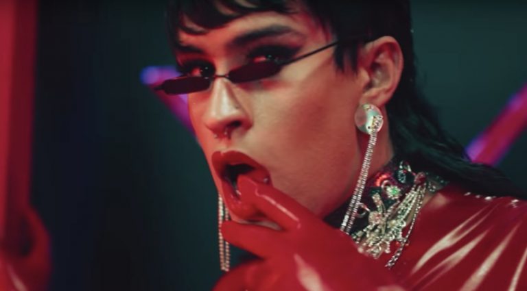 Bad Bunny sorprende en el videoclip de 'Yo perreo sola' con su