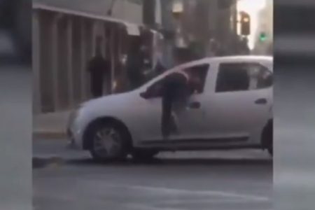 Hombre auto Carabineros