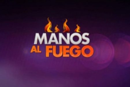 Mano al fuego