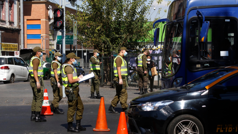 Control De Carabineros (fuente_ Agencia Uno)