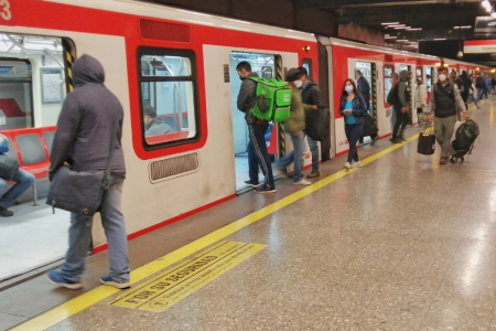 Metro De Santiago (fuente_ Agencia Uno)