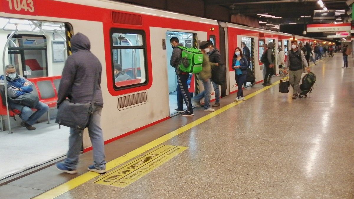 Metro De Santiago (fuente_ Agencia Uno)