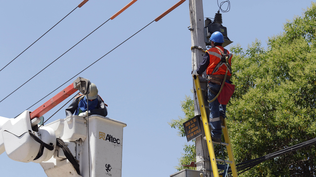¡Ojo al charqui! CGE anuncia corte de luz para varias comunas del país