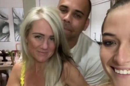 Mujer Comparte Esposo