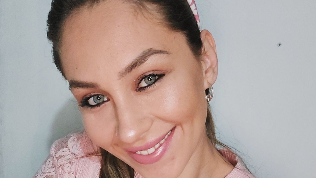 Ingrid Aceitón encanta mostrando su guatita en postal familiar — Radio