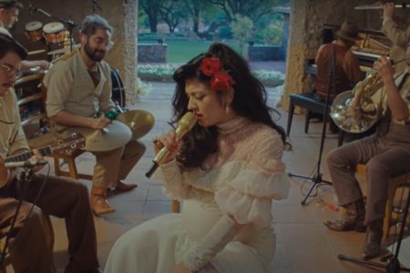 Mon Laferte Tiny