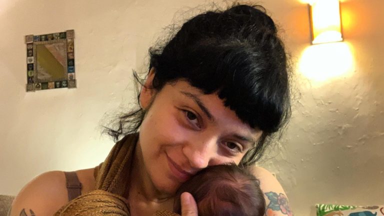 Mon Laferte Pregunta