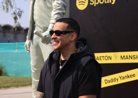 Daddy Yankee Estatua