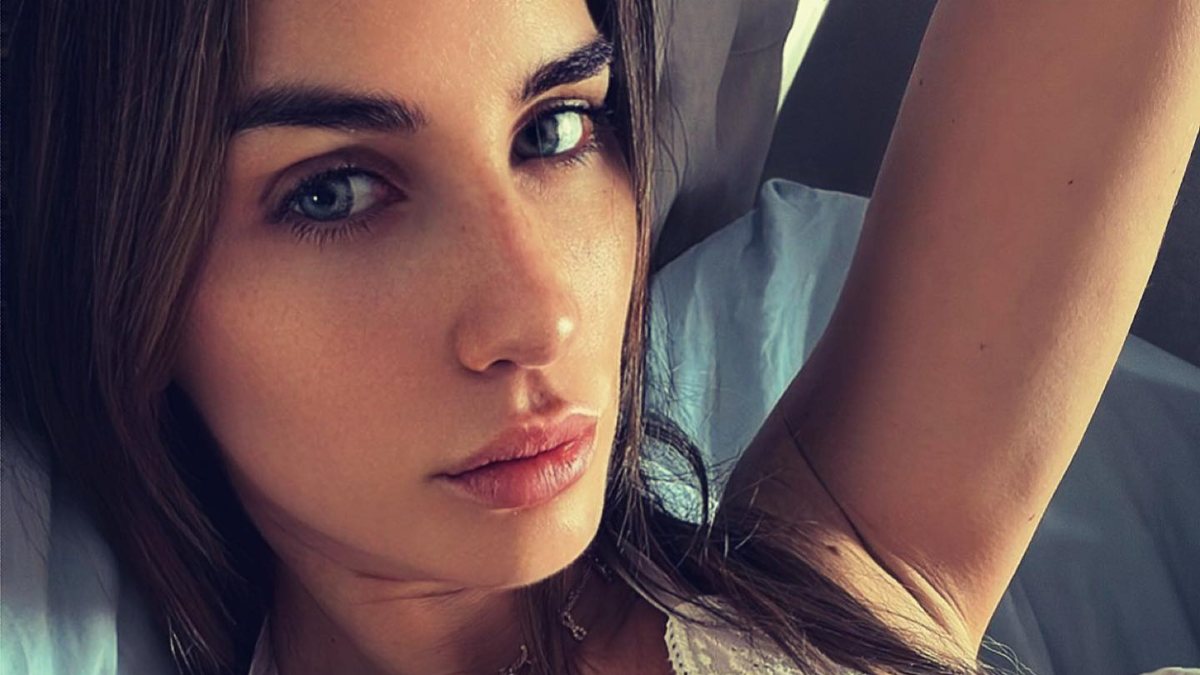 "Deliciosa": Fran Undurraga enamora con coqueta foto en ropa interior