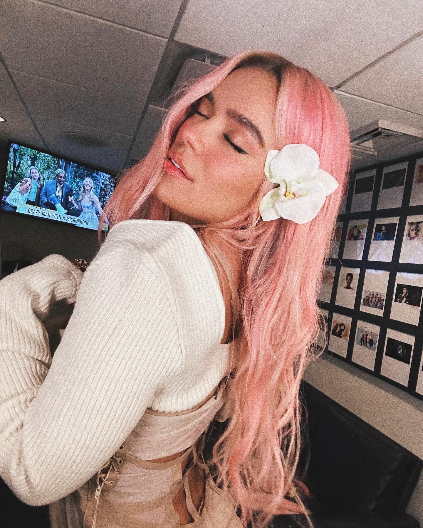 "La más bella del mundo" Karol G deslumbra con sensuales fotos y