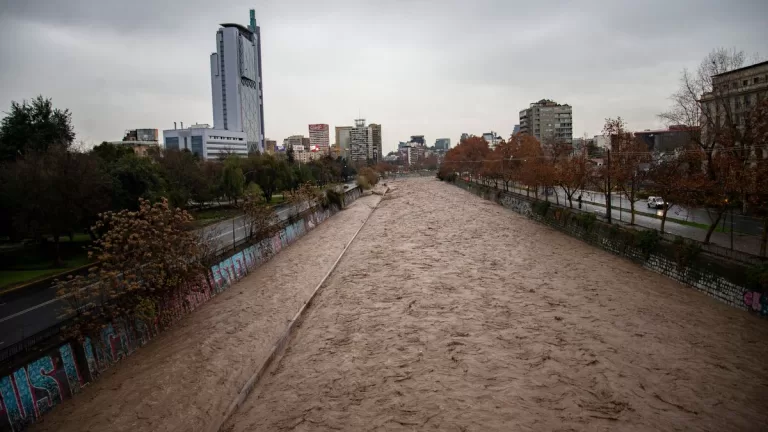 Corte De Agua Lluvia Santiago