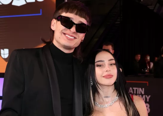 Peso Pluma Y Nicki Nicole