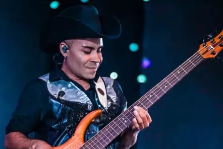 Bajista Zúmbale Primo Erick