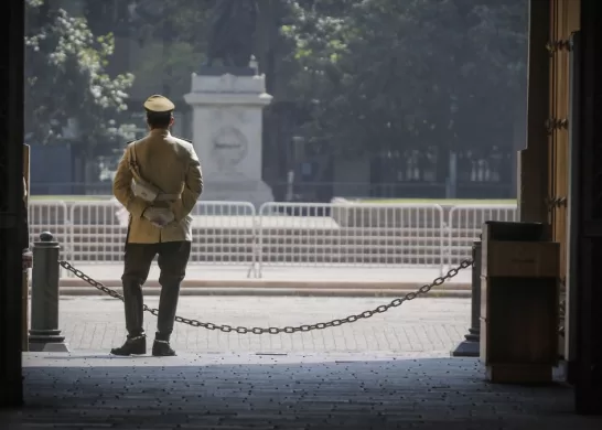 Muere Carabinero En La Moneda