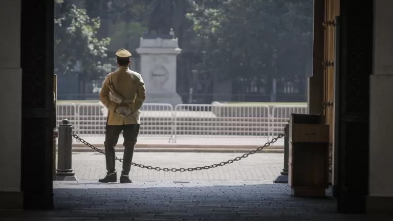 Muere Carabinero En La Moneda