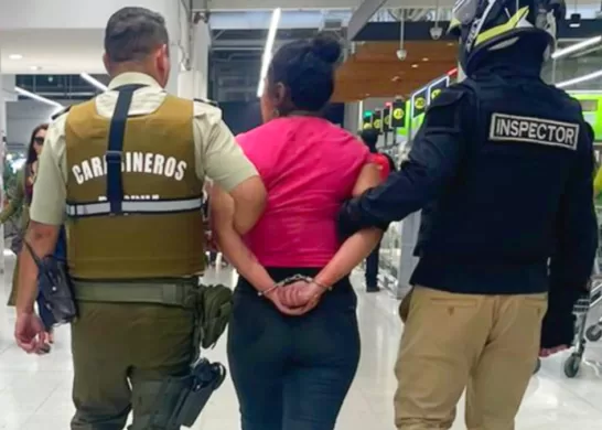 Mujer Apuñala A Guardia