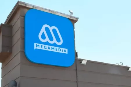 Periodista Deja Mega