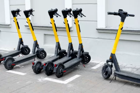 Scooter En Autopista