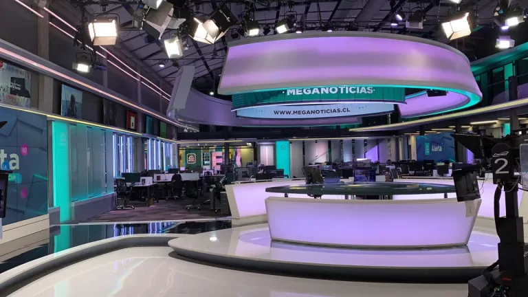 Renuncia Periodista Mega