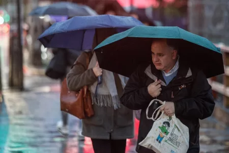 Lluvia En Santiago Aguanieve