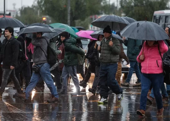 Lluvia En Santiago Y Frío