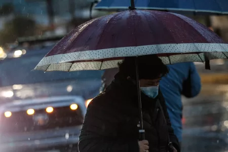 Lluvia En Santiago, Michelle Adam