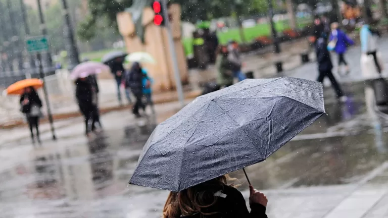 Regresa La Lluvia A Santiago
