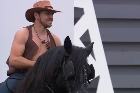 Pangal Entra A Mundos Opuestos