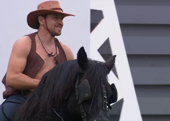 Pangal Entra A Mundos Opuestos