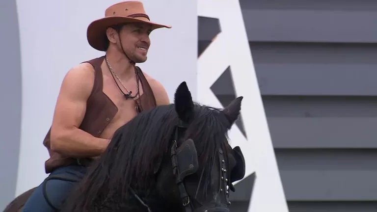 Pangal Entra A Mundos Opuestos