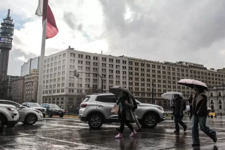 Lluvia En Santiago, Michelle Adam