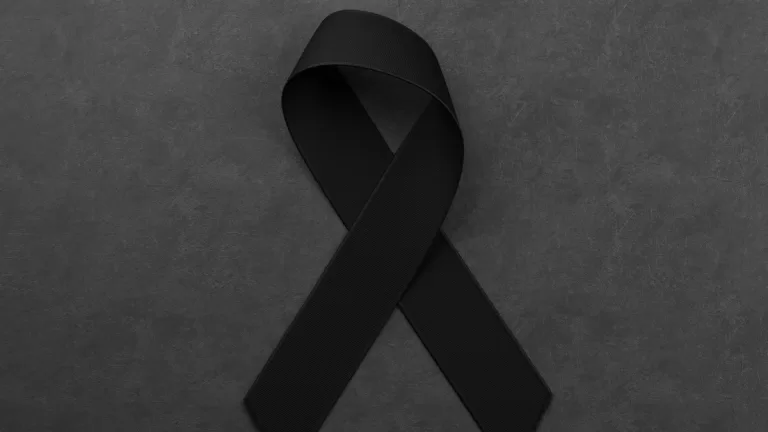 Luto, Muere Lockhart