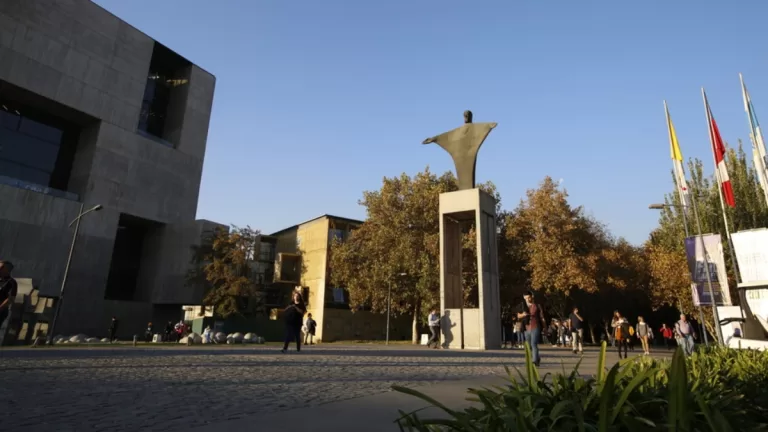 Campus San Joaquin, Graban A Estudiantes