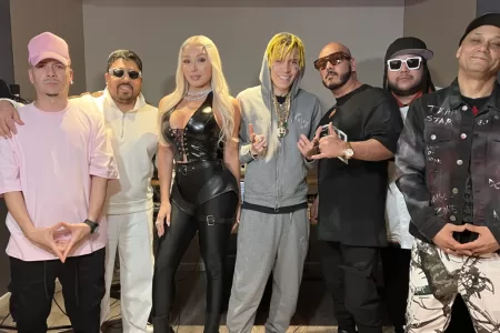 Daniella Chavéz Y Marcianeke