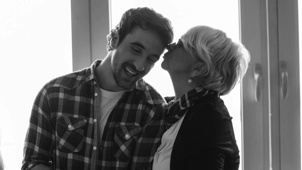 Auditor impactó en El Chacotero Sentimental al confesar que su mamá le hizo gancho con mujer 30 años mayor: 'La vecina te quiere bautizar...'